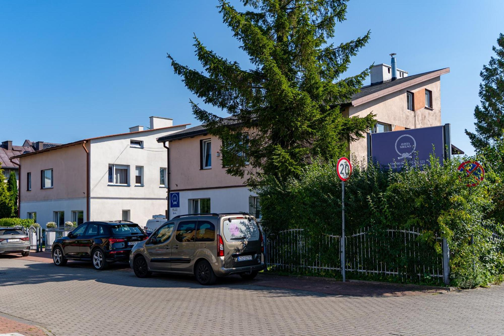 Hotel Avista Mielno à Unieście Extérieur photo
