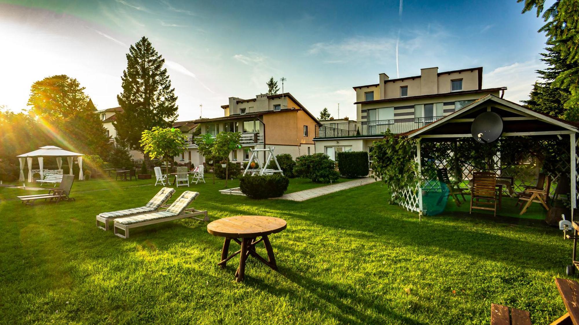 Hotel Avista Mielno à Unieście Extérieur photo